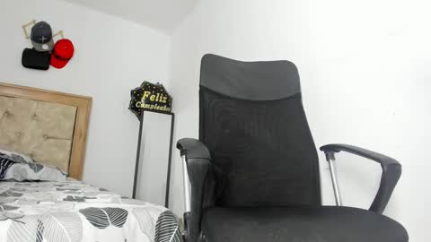 Snapshot of masteralda09 chatting on 09-12-25, 09:04 Alpha junior online show from 09-12-25, 09:04