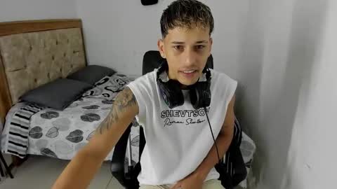 Snapshot of masteralda09 chatting on 10-08-25, 11:52 Alpha junior online show from 10-08-25, 11:52