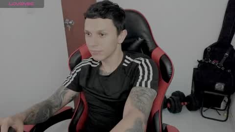 Snapshot of masterdave7 chatting on 11-18-25, 06:01 Dave online show from 11-18-25, 06:01