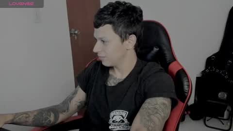 Snapshot of masterdave7 chatting on 11-21-25, 10:25 Dave online show from 11-21-25, 10:25