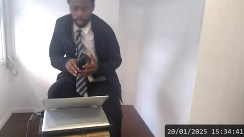 Snapshot of masterdomfuck chatting on 01-20-25, 06:32 Masterdomfuck online show from 01-20-25, 06:32