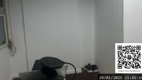 Snapshot of masterdomfuck chatting on 01-29-25, 12:43 Masterdomfuck online show from 01-29-25, 12:43