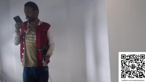 Snapshot of masterdomfuck chatting on 01-30-25, 06:00 Masterdomfuck online show from 01-30-25, 06:00