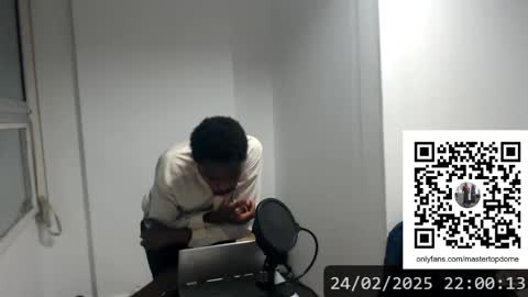 Snapshot of masterdomfuck chatting on 02-25-25, 12:58 Masterdomfuck online show from 02-25-25, 12:58