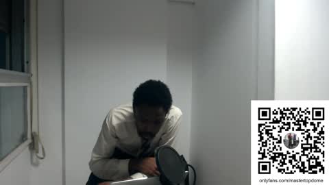 Snapshot of masterdomfuck chatting on 02-27-25, 12:32 Masterdomfuck online show from 02-27-25, 12:32