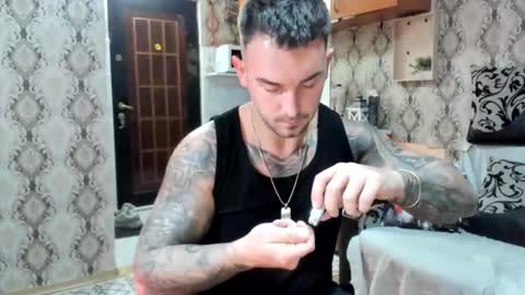 Snapshot of mastermusclejon chatting on 10-11-25, 08:29 Jon online show from 10-11-25, 08:29