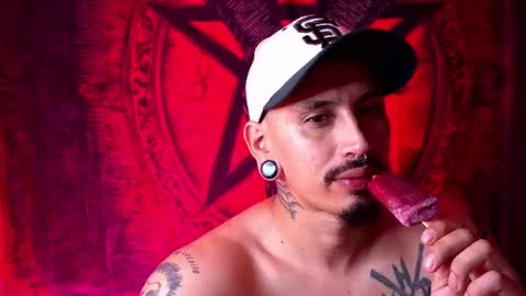 Snapshot of mateo60_ chatting on 06-17-26, 01:30 Mateo online show from 06-17-26, 01:30