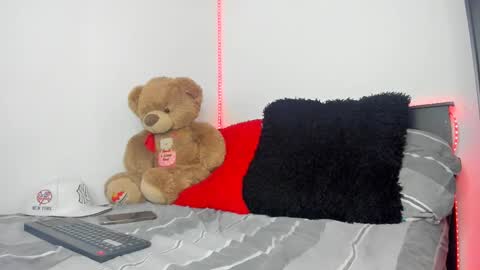 Snapshot of mateo_escobar chatting on 10-19-25, 02:07 mateo_escobar online show from 10-19-25, 02:07