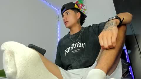 Snapshot of mateo_escobar chatting on 11-24-25, 04:01 mateo_escobar online show from 11-24-25, 04:01