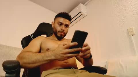Snapshot of mateo_vega_ chatting on 06-25-26, 03:17 MATEO online show from 06-25-26, 03:17