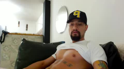 Snapshot of mathew444 chatting on 01-15-25, 11:32 STRURIBE ON INSTAGRAM online show from 01-15-25, 11:32