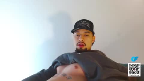 Snapshot of mathew444 chatting on 12-17-25, 03:51 STRURIBE ON INSTAGRAM online show from 12-17-25, 03:51