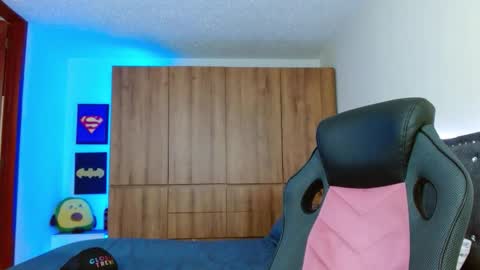 Snapshot of mathewhot3 chatting on 11-15-25, 04:54 mathewhot3 online show from 11-15-25, 04:54