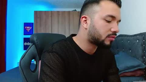 Snapshot of mathewhot3 chatting on 11-19-25, 04:01 mathewhot3 online show from 11-19-25, 04:01