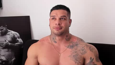 Snapshot of mathews_roses chatting on 09-17-25, 04:52 Marck Mathews online show from 09-17-25, 04:52