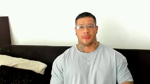 Snapshot of mathews_roses chatting on 09-24-25, 06:00 Marck Mathews online show from 09-24-25, 06:00