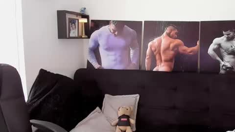 Snapshot of mathews_roses chatting on 11-21-25, 12:04 Marck Mathews online show from 11-21-25, 12:04