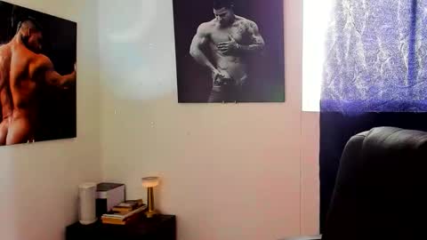 Snapshot of mathews_roses chatting on 12-19-25, 07:10 Marck Mathews online show from 12-19-25, 07:10