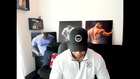 Snapshot of mathews_roses chatting on 01-06-26, 06:33 Marck Mathews online show from 01-06-26, 06:33