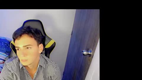 Snapshot of mathiass_twinkk_ chatting on 03-21-26, 03:33 MATHIAS online show from 03-21-26, 03:33