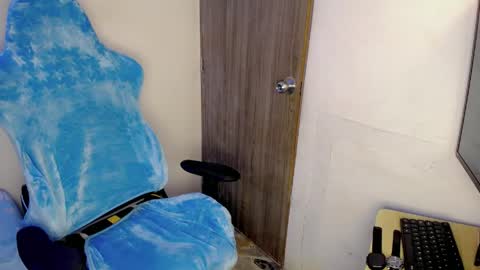 Snapshot of mathiass_twinkk_ chatting on 03-27-26, 08:26 MATHIAS online show from 03-27-26, 08:26
