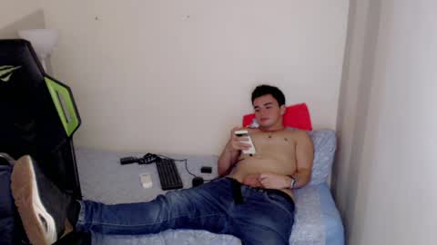 Snapshot of mathiass_twinkk_ chatting on 04-01-26, 03:51 MATHIAS online show from 04-01-26, 03:51