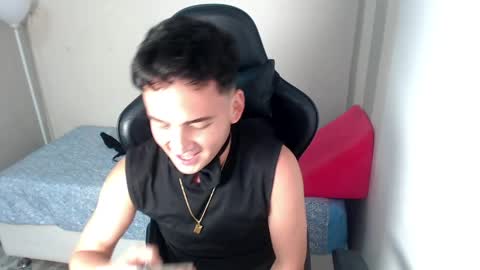 Snapshot of mathiass_twinkk_ chatting on 04-04-26, 04:11 MATHIAS online show from 04-04-26, 04:11