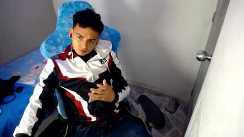 Snapshot of mathiass_twinkk_ chatting on 04-06-26, 04:46 MATHIAS online show from 04-06-26, 04:46