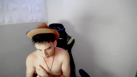 Snapshot of mathiass_twinkk_ chatting on 04-14-26, 04:29 MATHIAS online show from 04-14-26, 04:29