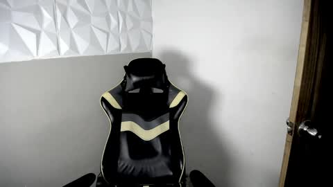 Snapshot of mathiass_twinkk_ chatting on 04-15-26, 05:14 MATHIAS online show from 04-15-26, 05:14