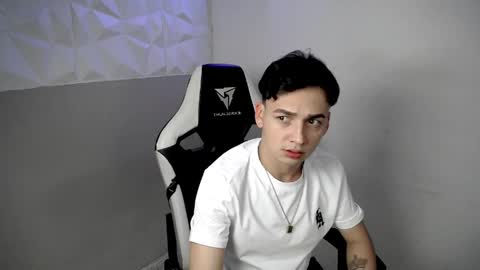 Snapshot of mathiass_twinkk_ chatting on 05-25-26, 04:51 MATHIAS online show from 05-25-26, 04:51