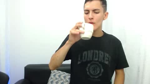 Snapshot of matiius18 chatting on 10-28-25, 01:58 Matias online show from 10-28-25, 01:58