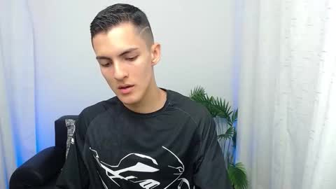 Snapshot of matiius18 chatting on 11-08-25, 02:17 Matias online show from 11-08-25, 02:17