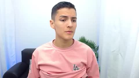 Snapshot of matiius18 chatting on 11-09-25, 01:42 Matias online show from 11-09-25, 01:42