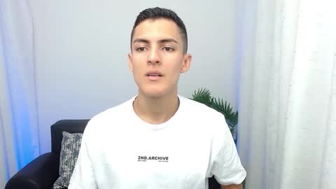 Snapshot of matiius18 chatting on 11-10-25, 02:38 Matias online show from 11-10-25, 02:38