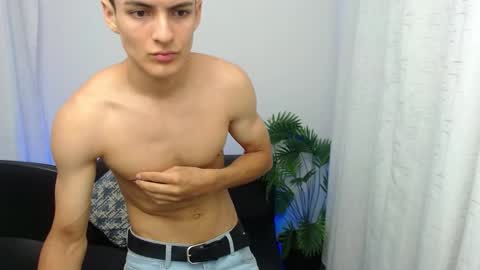 Snapshot of matiius18 chatting on 11-21-25, 02:05 Matias online show from 11-21-25, 02:05