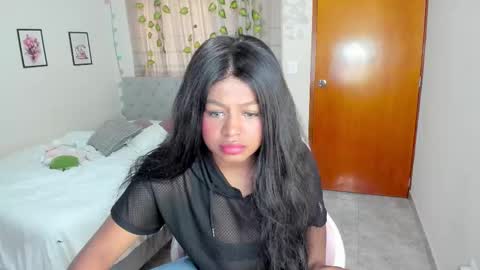 Snapshot of matilde27 chatting on 11-06-25, 08:32 Daniela online show from 11-06-25, 08:32