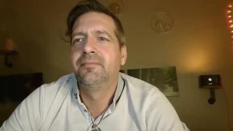 Snapshot of matrike1 chatting on 12-21-24, 08:00 matrike1 online show from 12-21-24, 08:00