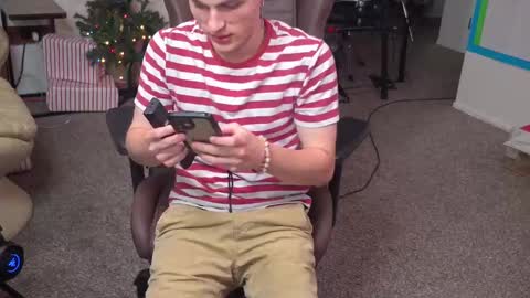 Snapshot of mattcashxxx chatting on 12-09-24, 02:02 Matt Cash online show from 12-09-24, 02:02