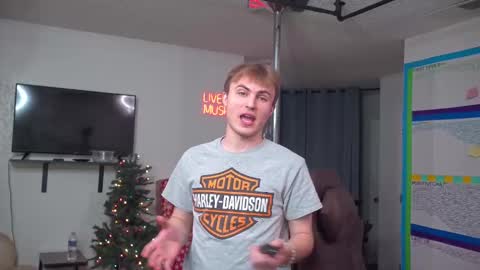 Snapshot of mattcashxxx chatting on 12-25-24, 02:03 Matt Cash online show from 12-25-24, 02:03