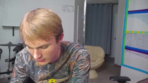 Snapshot of mattcashxxx chatting on 02-14-25, 02:07 Matt Cash online show from 02-14-25, 02:07