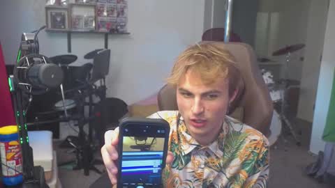 Snapshot of mattcashxxx chatting on 09-14-25, 01:05 Matt Cash online show from 09-14-25, 01:05
