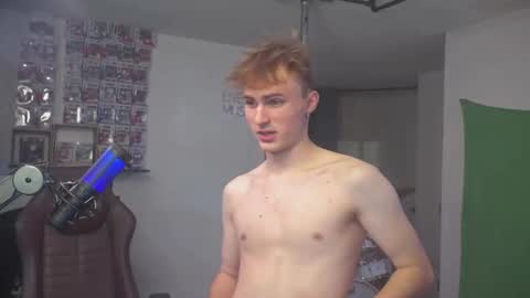 Snapshot of mattcashxxx chatting on 09-19-25, 01:07 Matt Cash online show from 09-19-25, 01:07