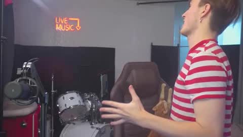 Snapshot of mattcashxxx chatting on 10-21-25, 01:06 Matt Cash online show from 10-21-25, 01:06