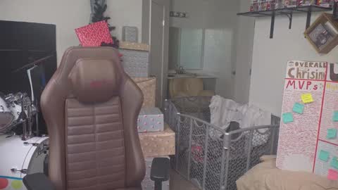 Snapshot of mattcashxxx chatting on 12-20-25, 02:07 Matt Cash online show from 12-20-25, 02:07