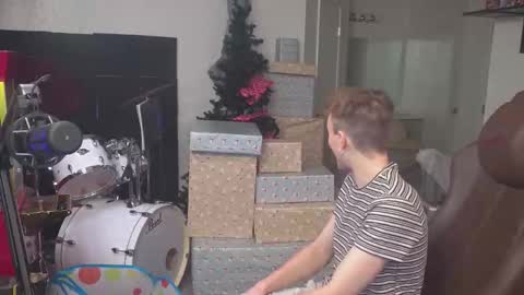 Snapshot of mattcashxxx chatting on 12-22-25, 02:08 Matt Cash online show from 12-22-25, 02:08