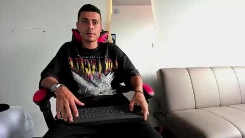 Snapshot of matthewcullenn chatting on 12-05-25, 07:43 Matthew online show from 12-05-25, 07:43