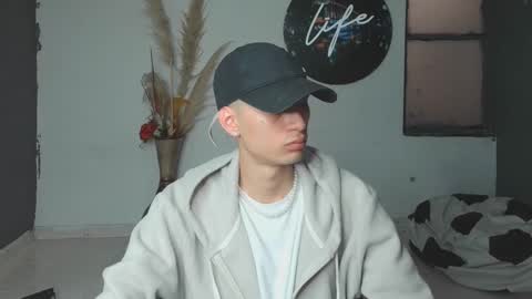 Snapshot of mattias_dantee chatting on 01-26-25, 05:02 mattias online show from 01-26-25, 05:02