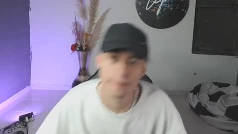 Snapshot of mattias_dantee chatting on 01-26-25, 10:24 mattias online show from 01-26-25, 10:24