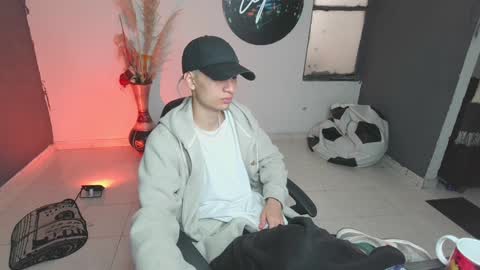 Snapshot of mattias_dantee chatting on 01-27-25, 03:28 mattias online show from 01-27-25, 03:28